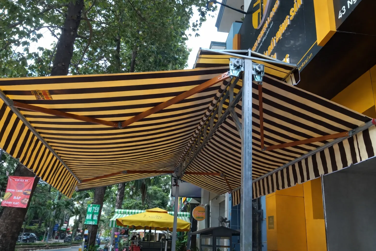 Lắp đặt mái hiên di động tại Hưng Yên