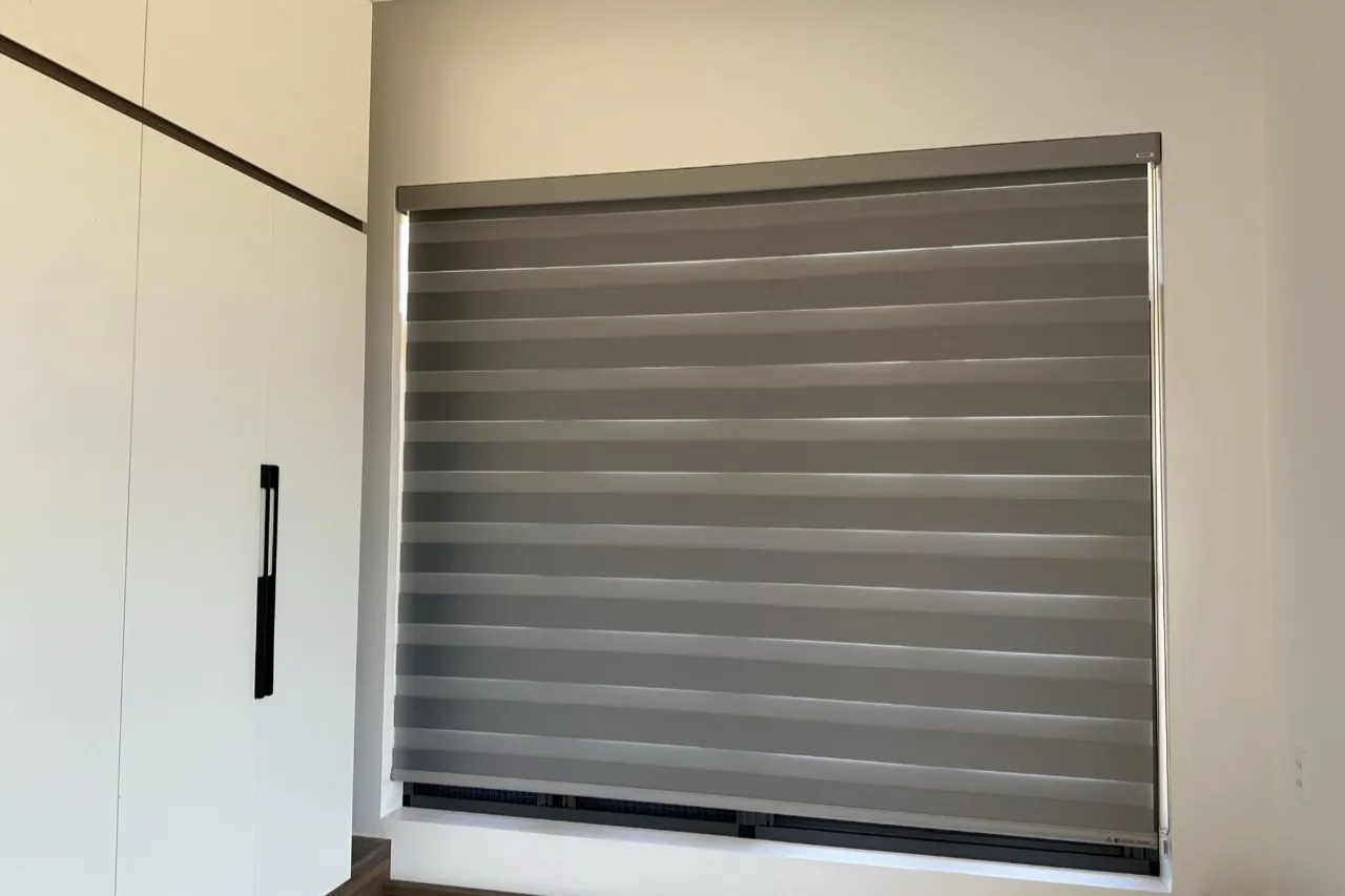 Rèm cầu vồng màu ghi tại Hưng Yên