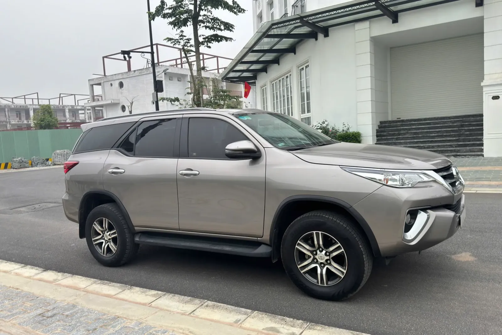 Đặt lịch thuê xe 7 chỗ Fortuner Hưng Yên Đặt lịch thuê xe 7 chỗ Fortuner Hưng Yên