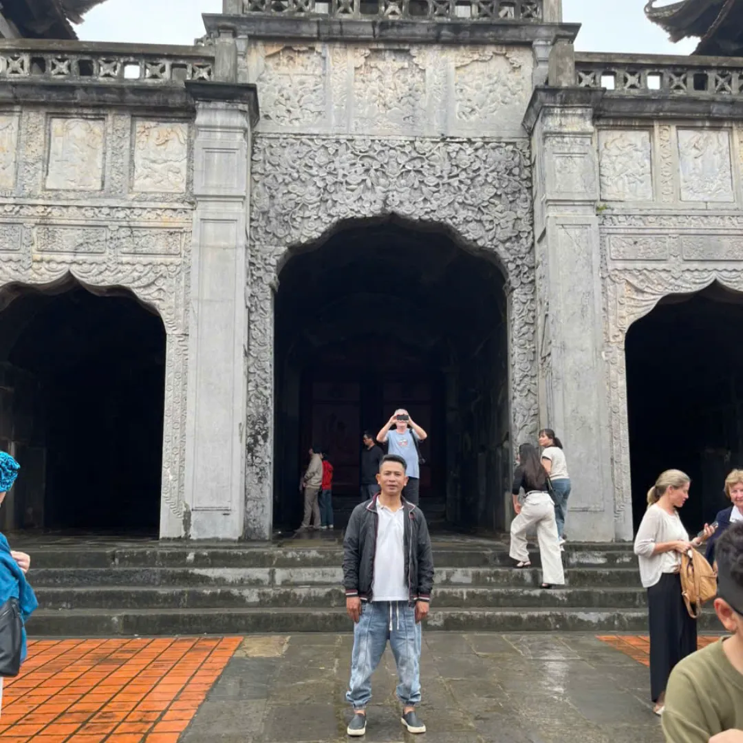 Giá xe 16 chỗ Hưng Yên đi nhà thờ đá Phát Diệm trong ngày