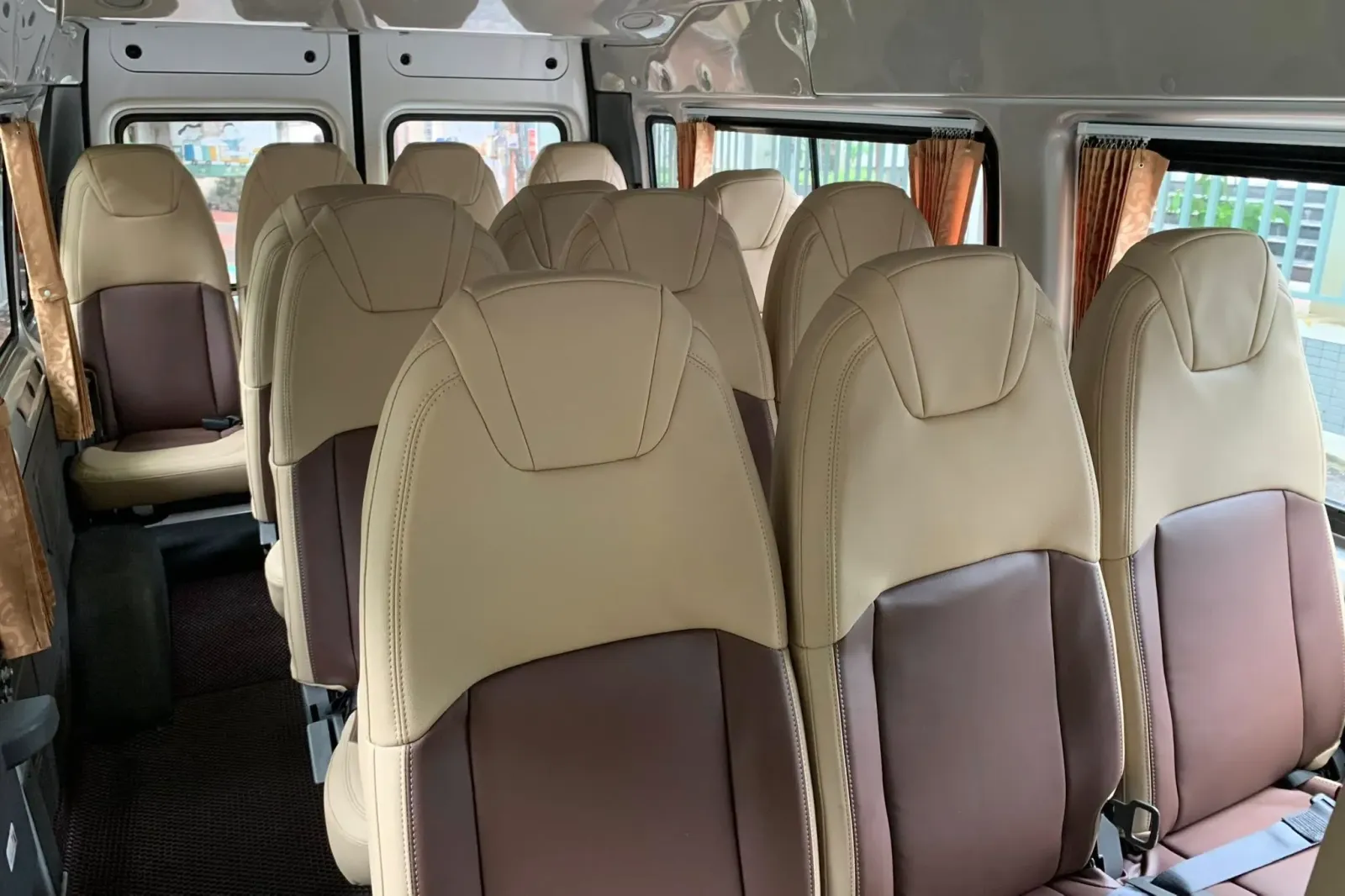 Nội thất xe 16 chỗ Hưng Yên đi Tam Đảo Nội thất xe 16 chỗ Hưng Yên đi Tam Đảo