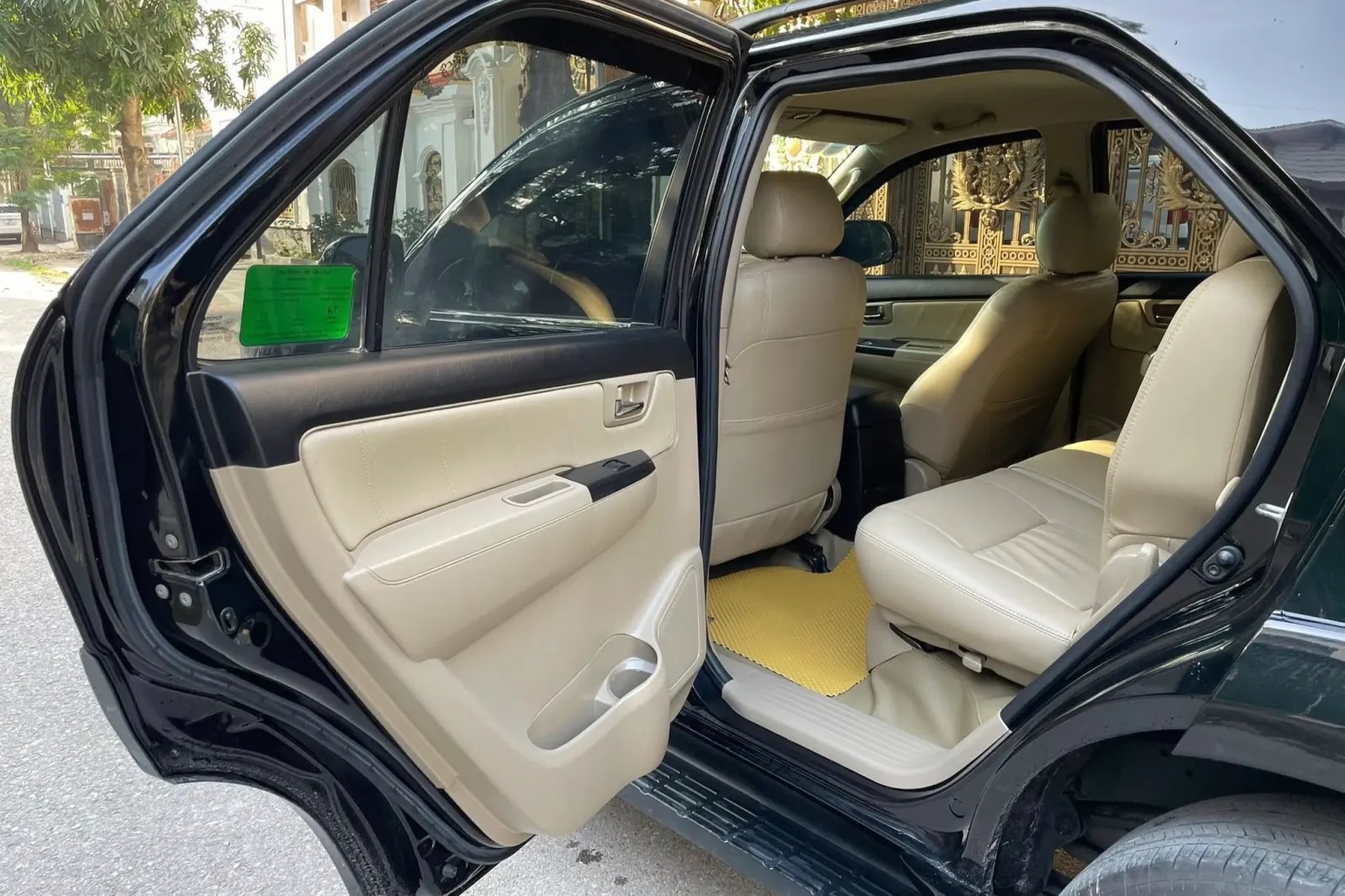 Nội thất xe 7 chỗ đi Đền Trần