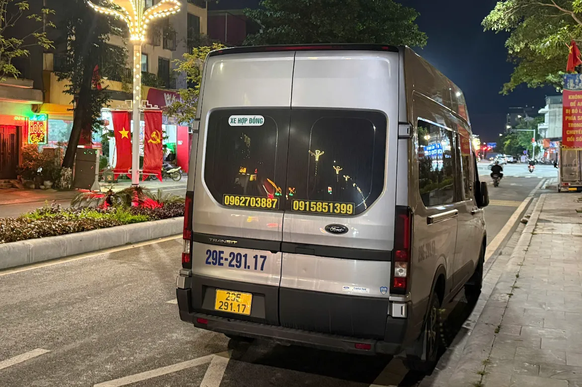 Thuê xe 16 chỗ đi tham quan Chùa Tam Chúc