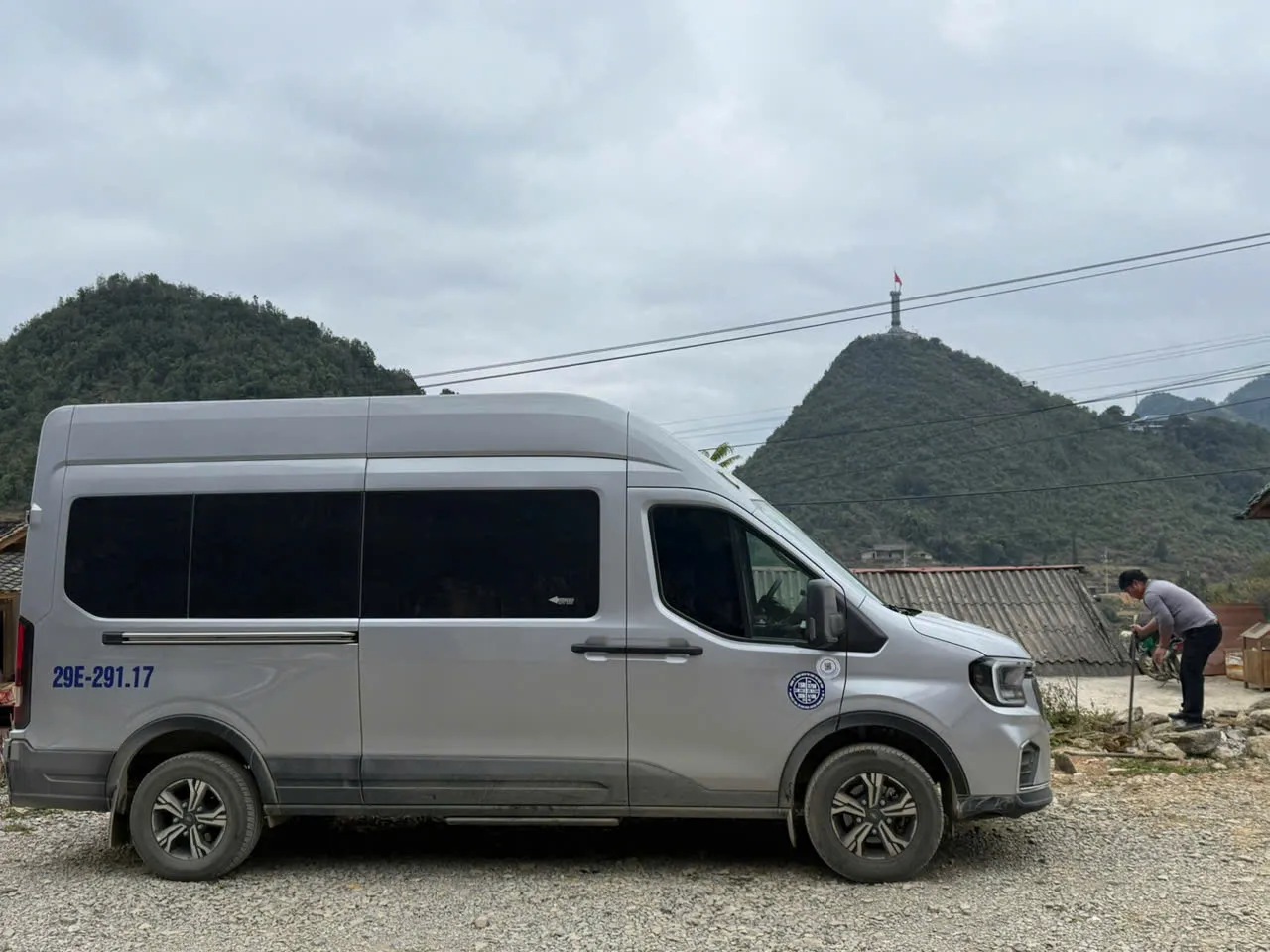 Thuê xe 16 chỗ Hưng Yên đi cột cờ Lũng Cú, Hà Giang