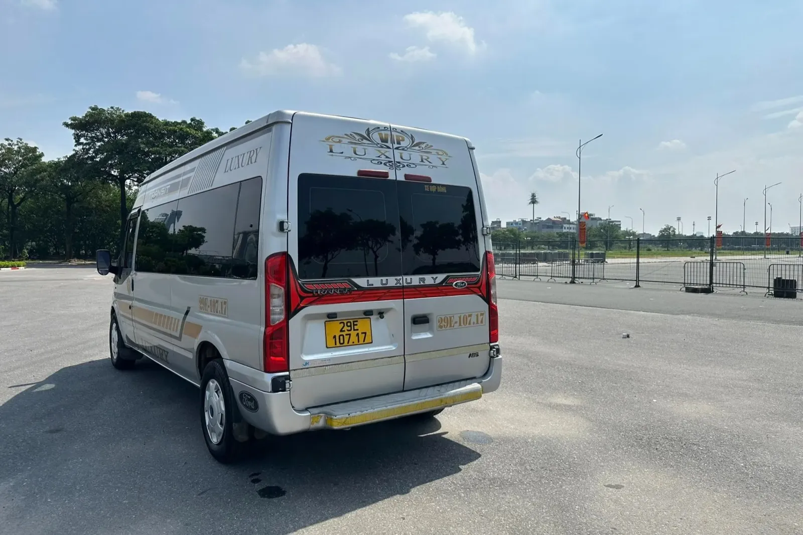 Xe 16 chỗ Hưng Yên giá rẻ