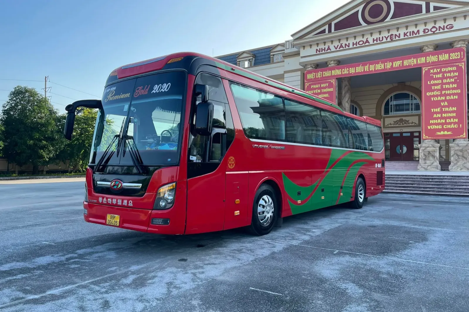 Xe 45 chỗ Kim Động Hưng Yên tham quan Tràng An