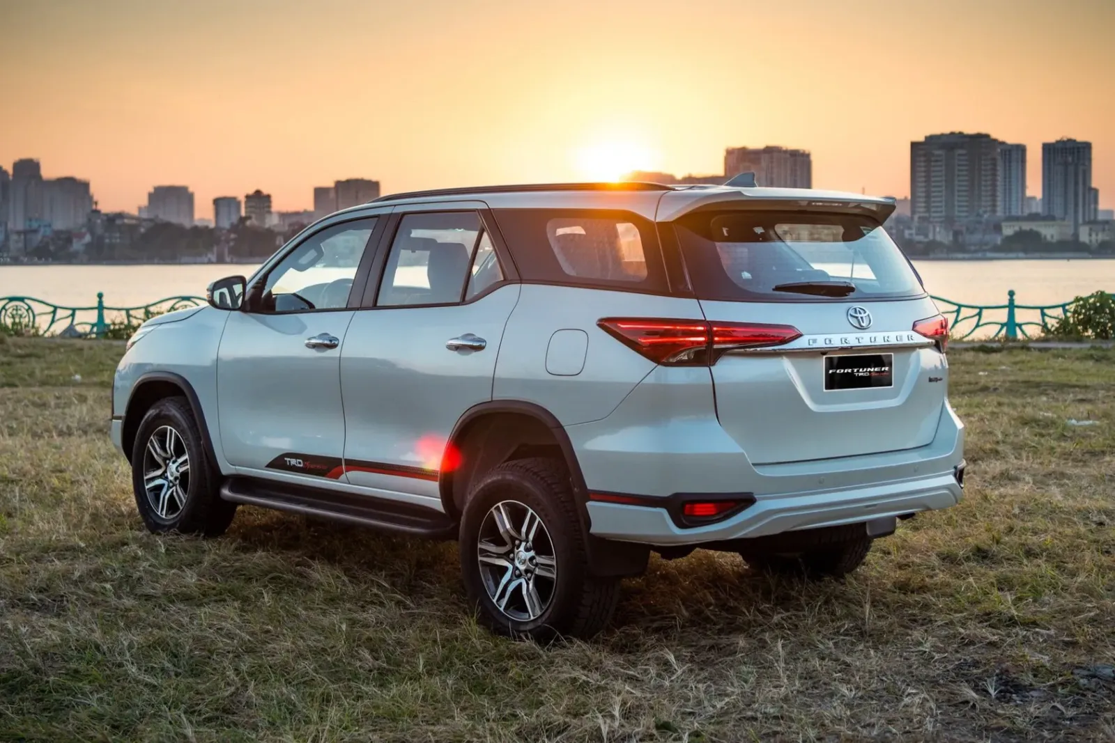 Xe 7 chỗ Hưng Yên phục vụ đưa đón khách du lịch