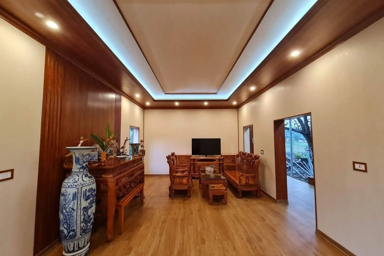 Thi công ốp tường nhựa Hưng Yên